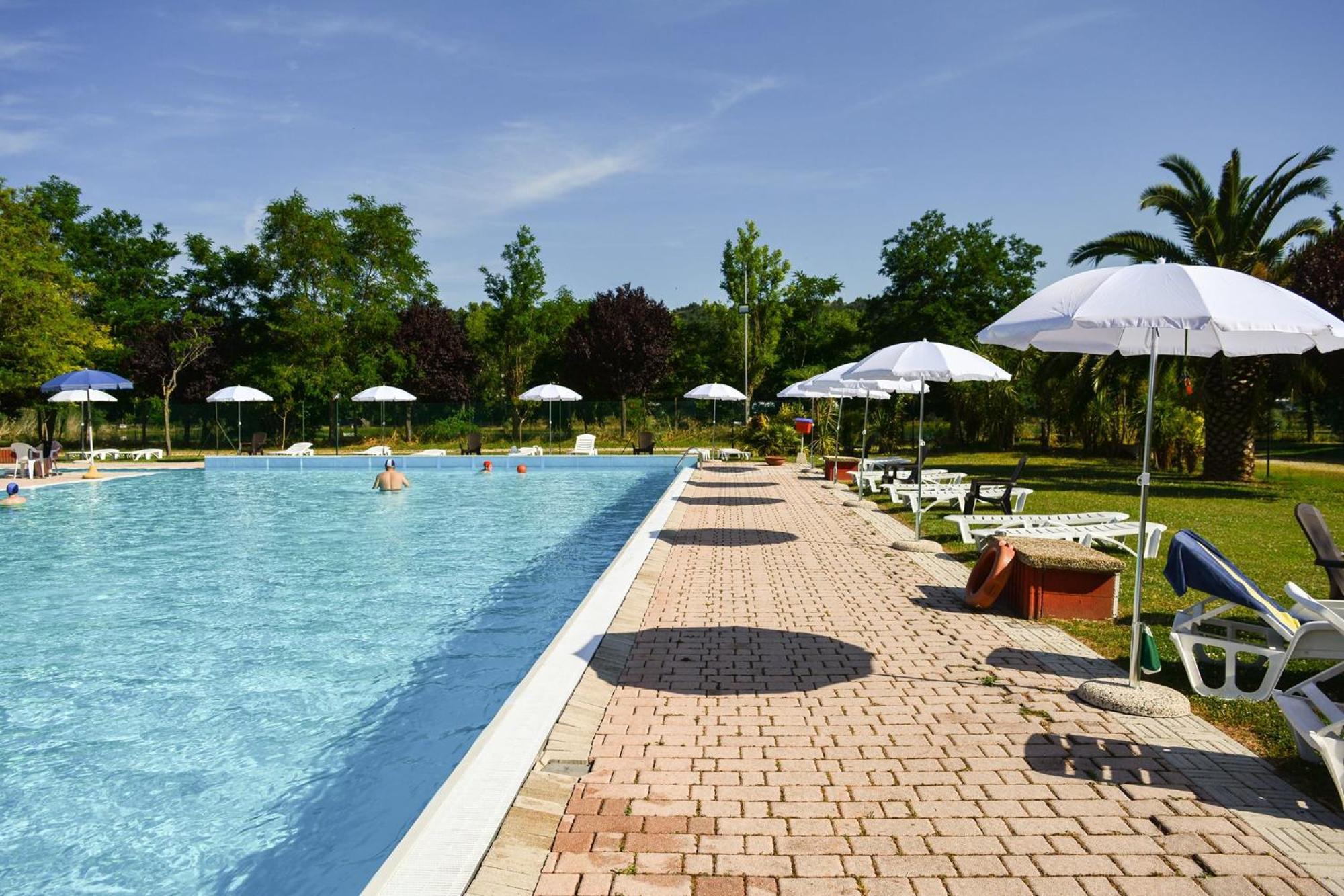 Centro Vacanze - Garden River Altidona Exterior foto