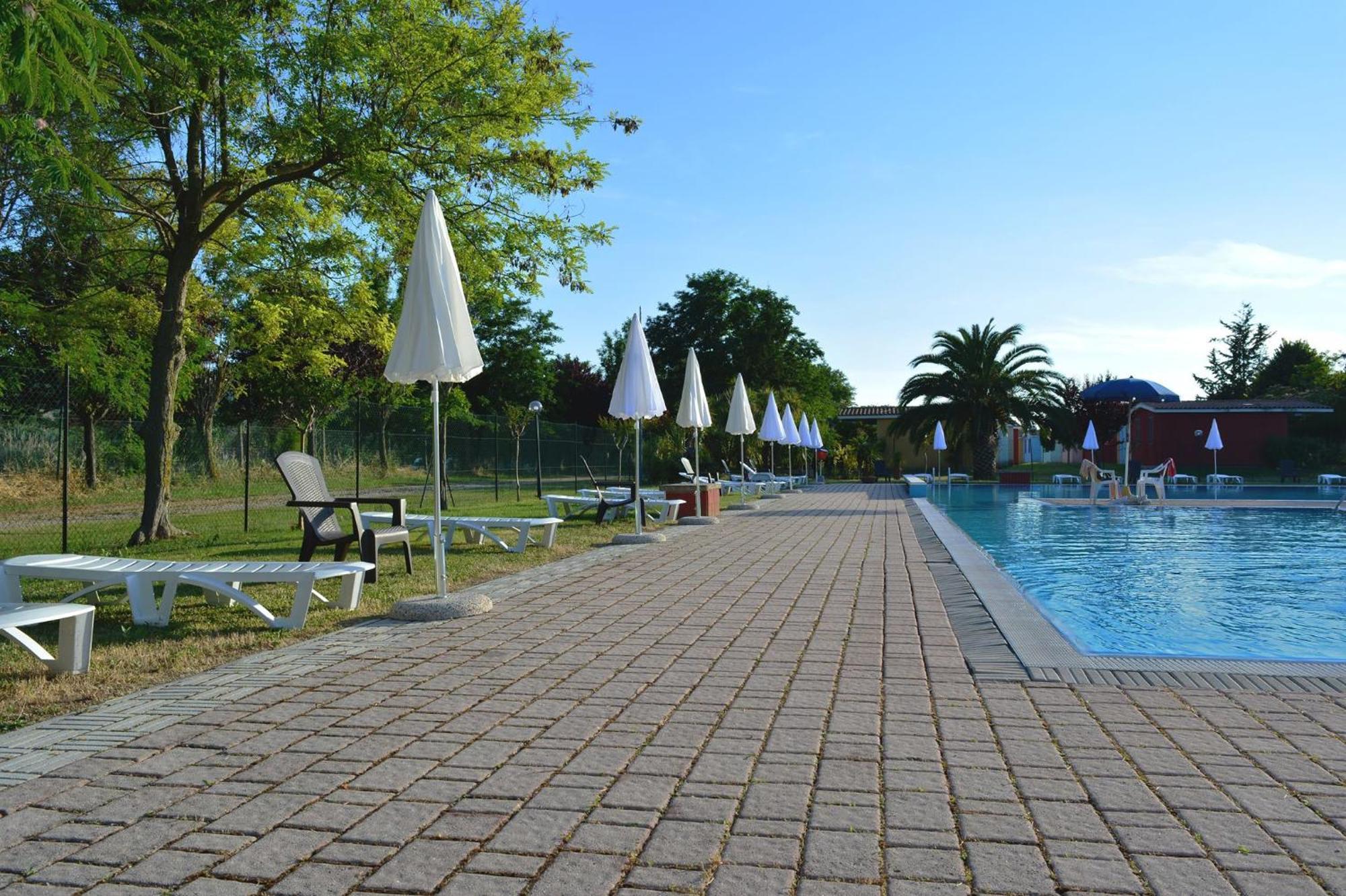 Centro Vacanze - Garden River Altidona Exterior foto